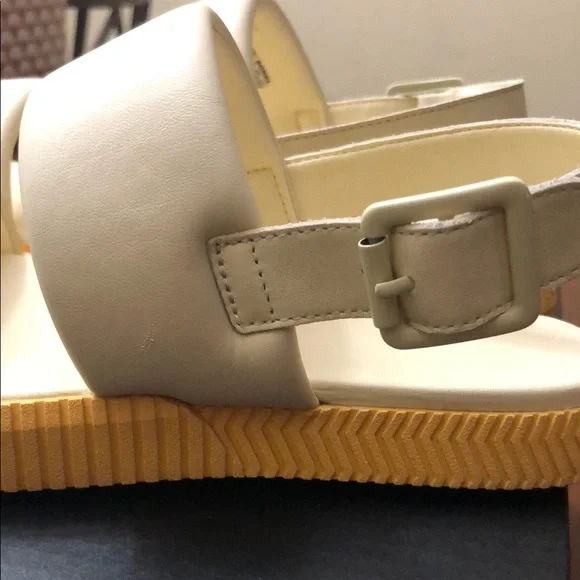 Sorel Ona Streetworks Go To Flat Sandal - Picture 8 of 10